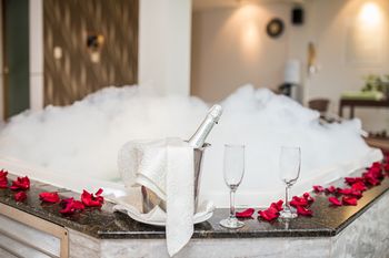 Deep Soaking Bathtub